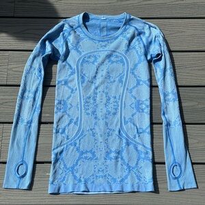 LULULEMON Swiftly Tech long Sleeve Shirt Women’s 4 Blue Snakeskin